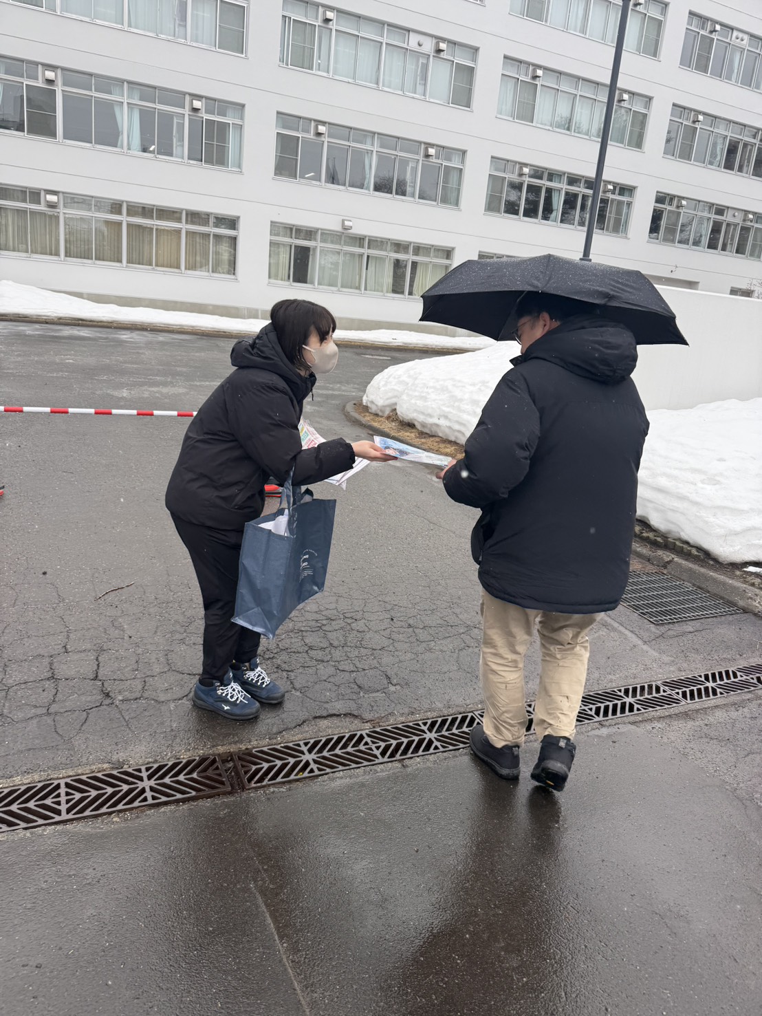 学校前でサンプリング